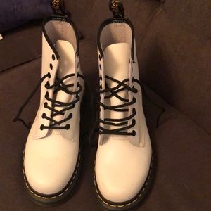 White docs! Like new!